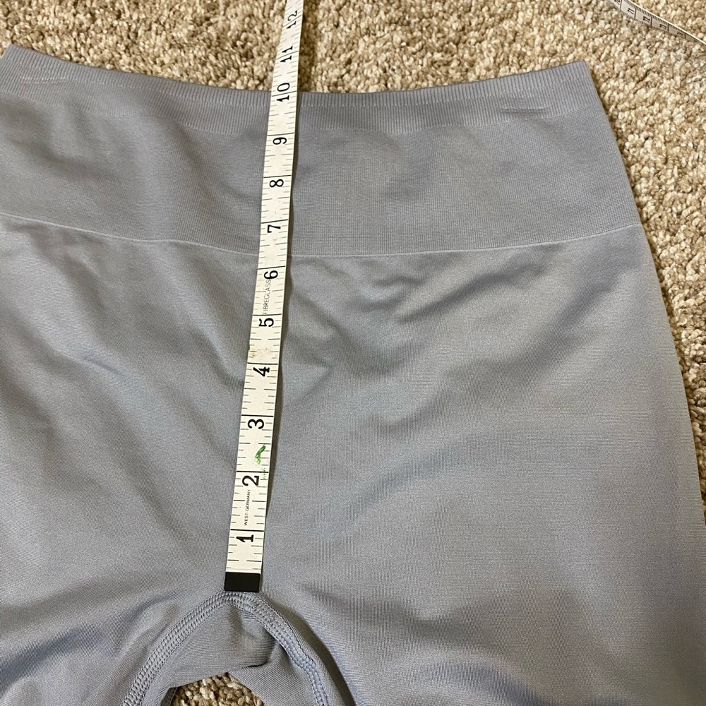 Fabletics High Waisted Seamless Zebra Leggings - image 5